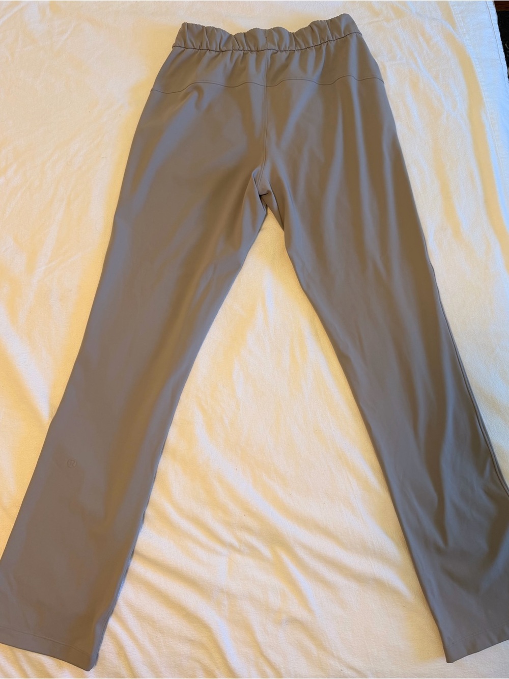 Lululemon On the Fly Full Length 31” Luxtreme Pant Size 6 Gray Taupe Travel Pant - Picture 2 of 7
